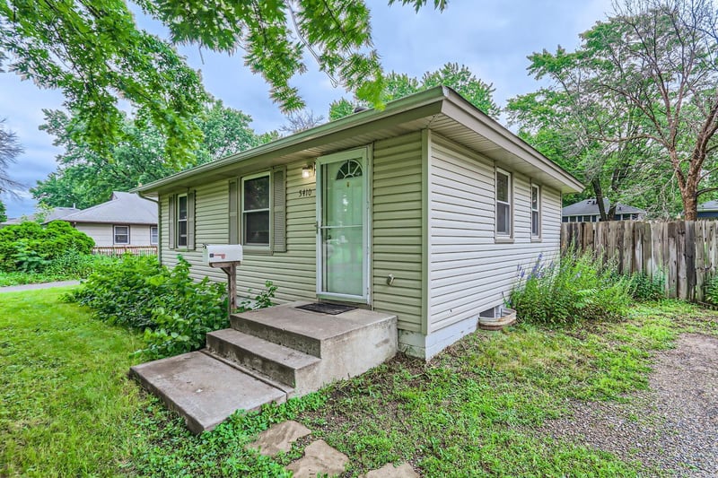 5410 Wisconsin Ave N, Minneapolis, MN 55428