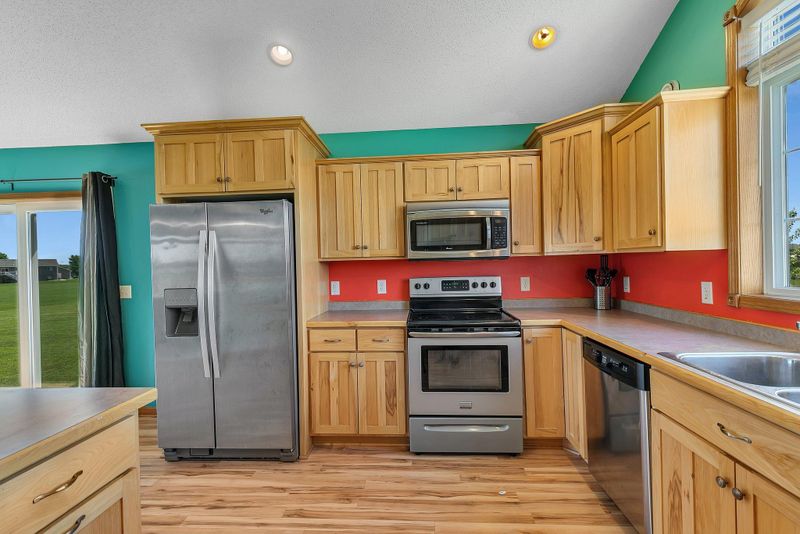 910 Kelsey Ave, Clearwater, MN 55320