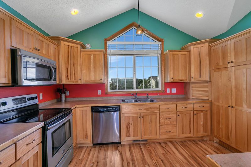 910 Kelsey Ave, Clearwater, MN 55320