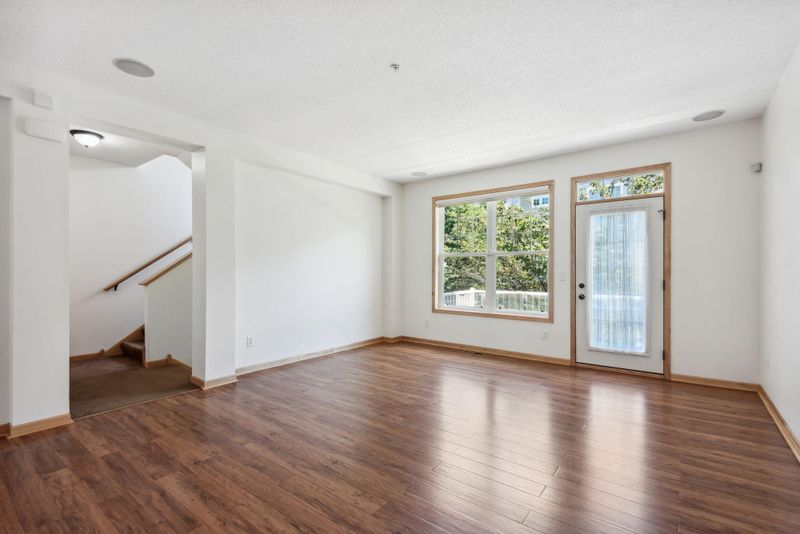1666 Village Trl E #2, Maplewood, MN 55109