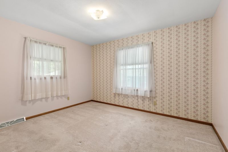 320 Summit Ave S, Sauk Rapids, MN 56379