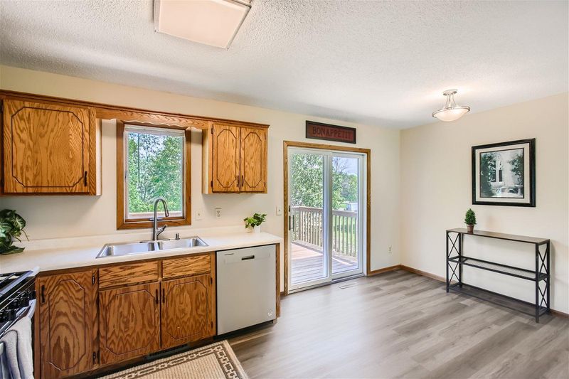 2307 Granada Ave N, Oakdale, MN 55128