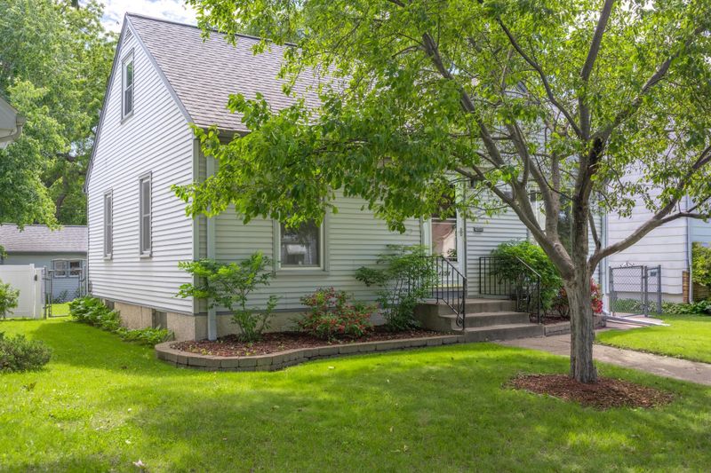 4554 Queen Ave N, Minneapolis, MN 55412