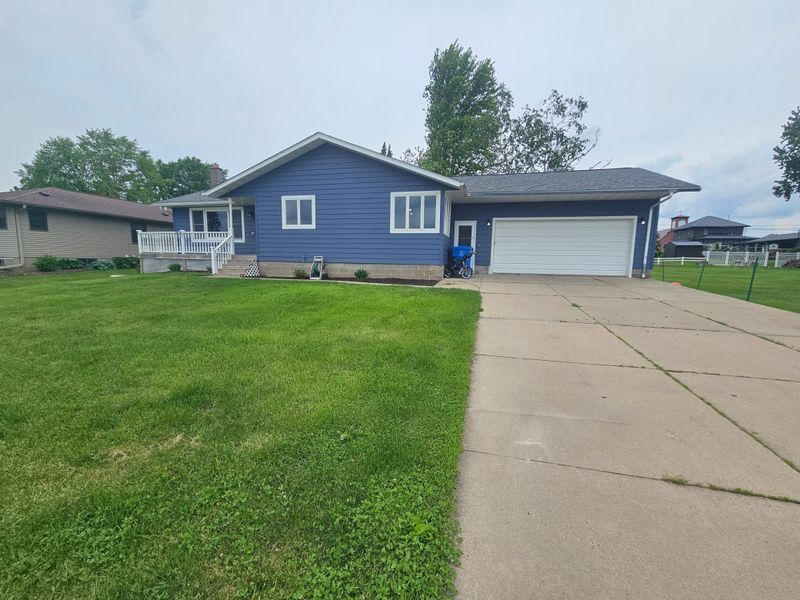 107 2nd Ave NE, Altura, MN 55910