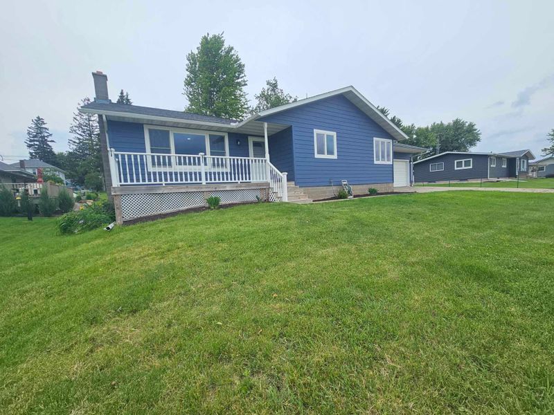 107 2nd Ave NE, Altura, MN 55910