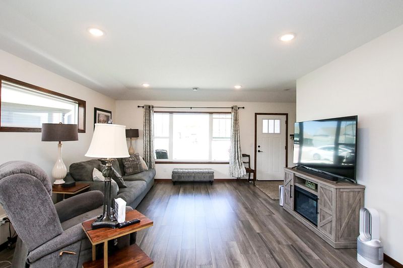 512 Southfork Cir SE, Hutchinson, MN 55350