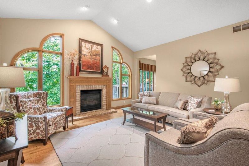 8084 Boulder Ridge Rd, Woodbury, MN 55125