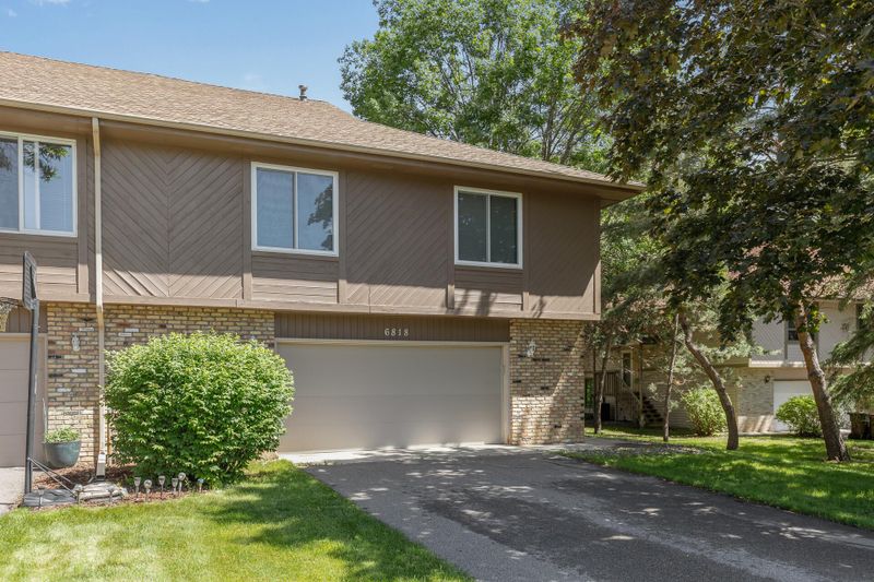 6818 Buckingham Ct, Woodbury, MN 55125