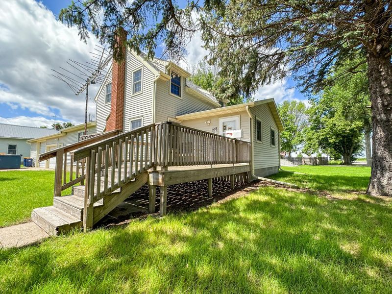1208 Baker Ave, Gibbon, MN 55335