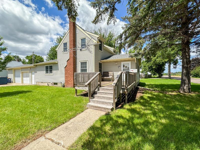 1208 Baker Ave, Gibbon, MN 55335