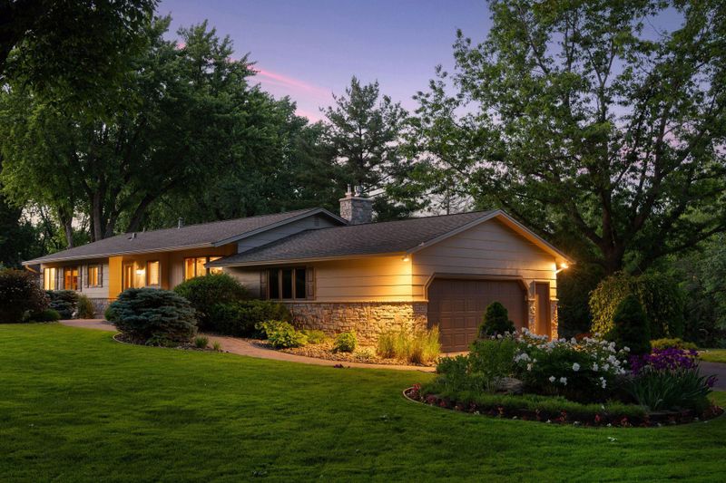 12812 Hideaway Trl, Minnetonka, MN 55305