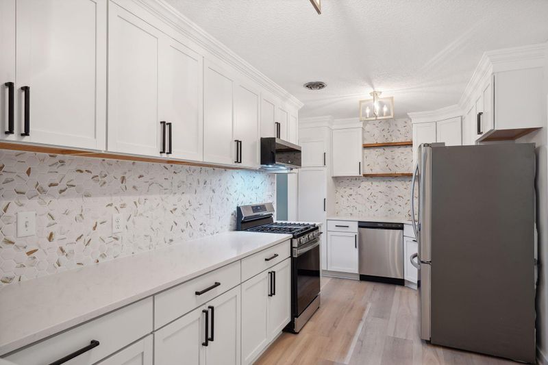 2283 15th Ave E, North Saint Paul, MN 55109