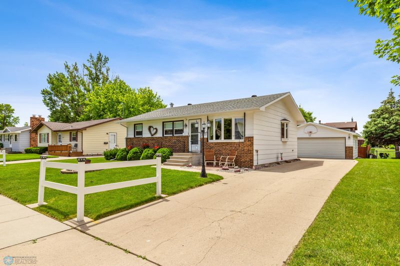 1207 20th St N, Moorhead, MN 56560
