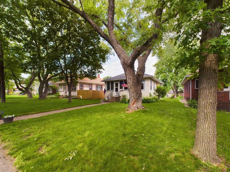 554 Lexington Pw N, Saint Paul, MN 55104
