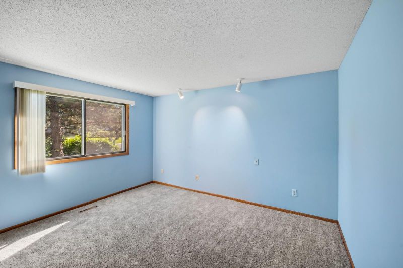 568 Donegal Cir, Shoreview, MN 55126