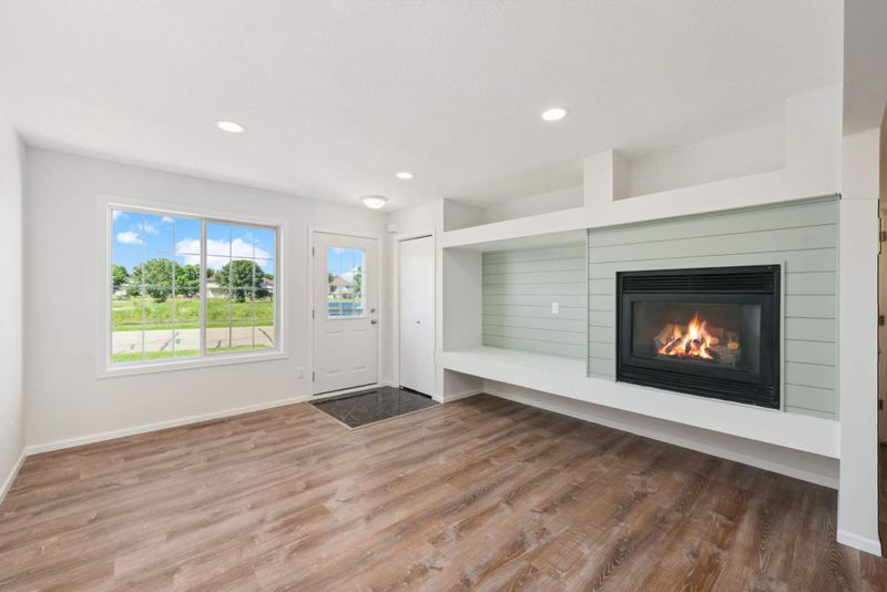 2246 Flamingo Dr, Shakopee, MN 55379
