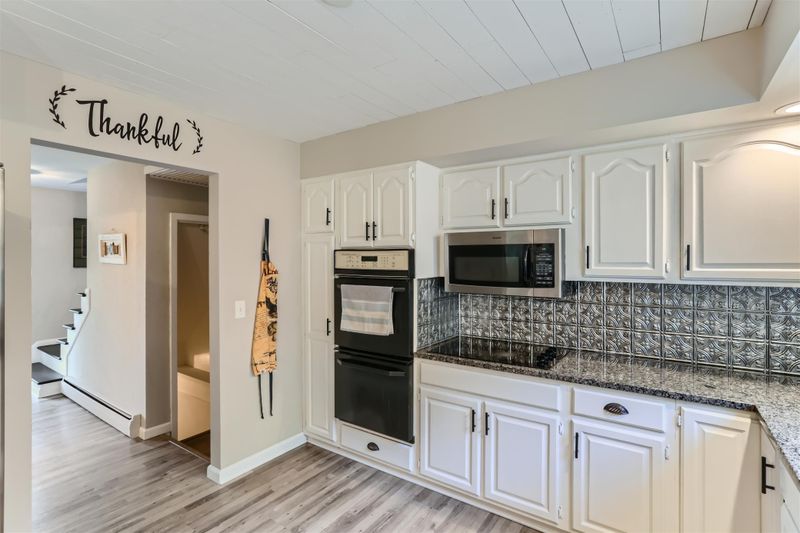 10900 Ridgewood Ct, Burnsville, MN 55337