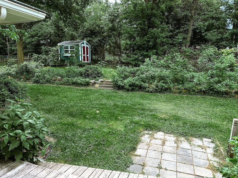 18945 Easton Rd, Deephaven, MN 55391