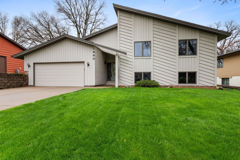 1890 26th Ave NW, New Brighton, MN 55112