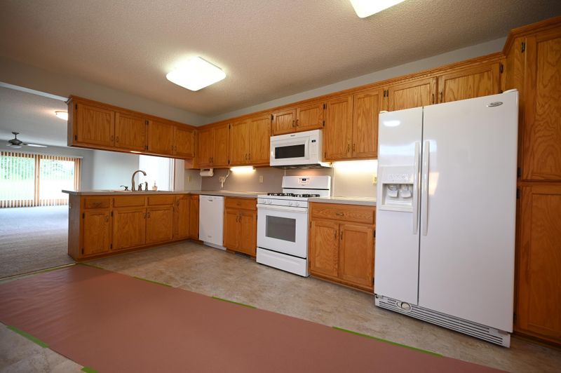 2224 Vierling Dr E, Shakopee, MN 55379