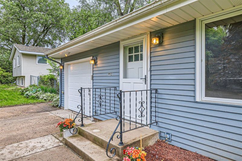 992 Ryan Ave W, Roseville, MN 55113