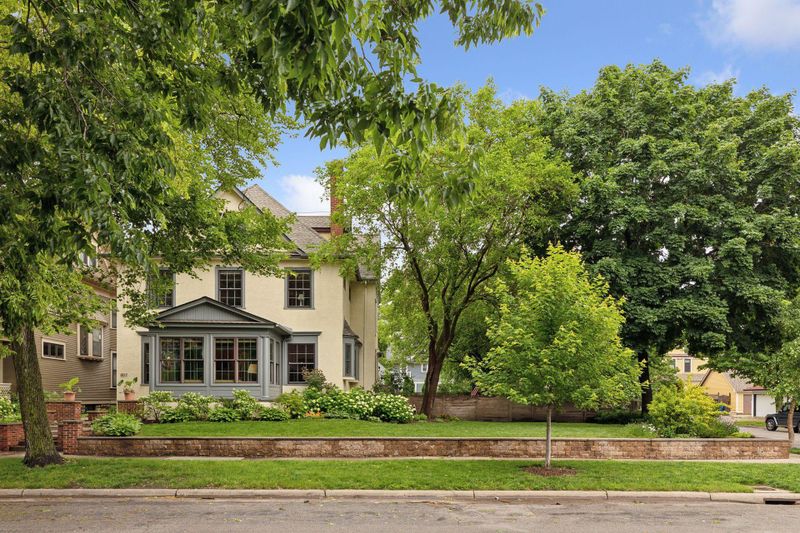 807 Ashland Ave, Saint Paul, MN 55104