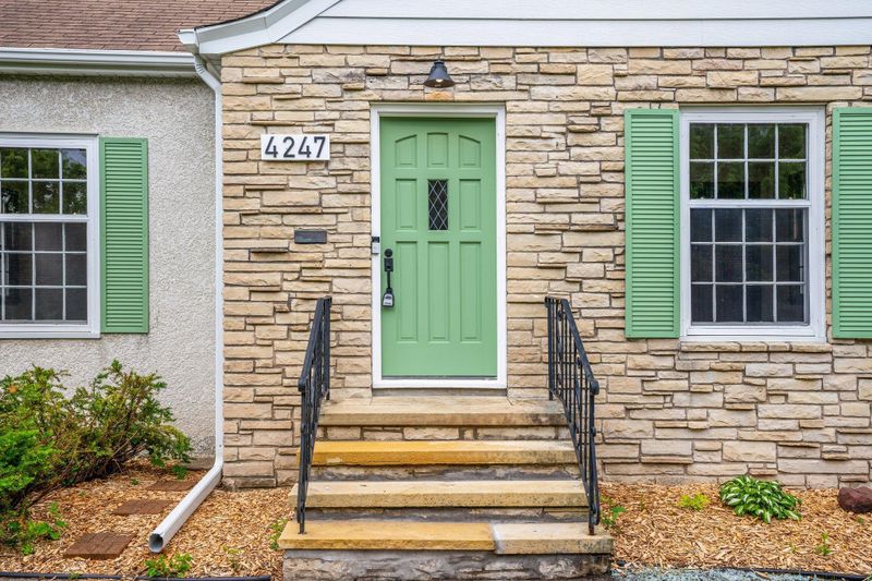 4247 Abbott Ave N, Robbinsdale, MN 55422
