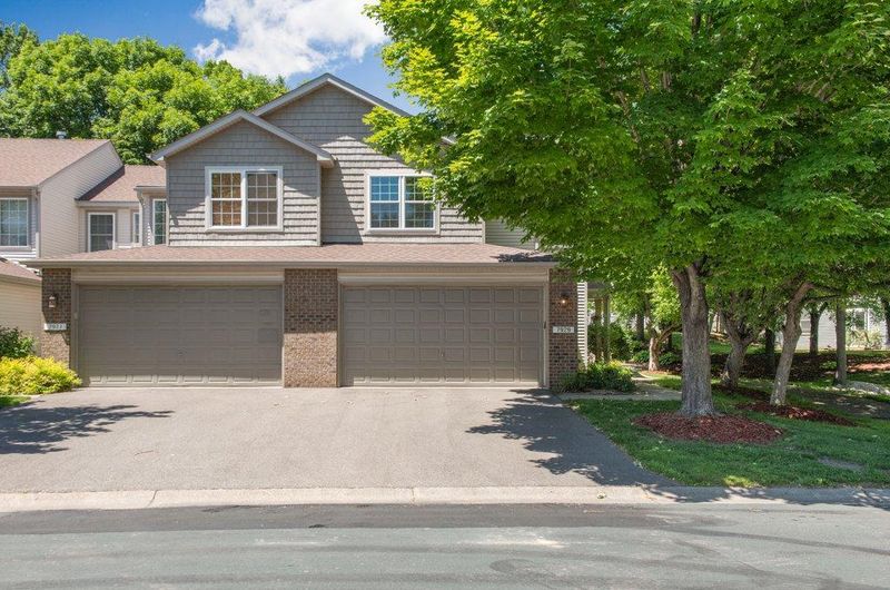 7929 Everest Ln N, Maple Grove, MN 55311