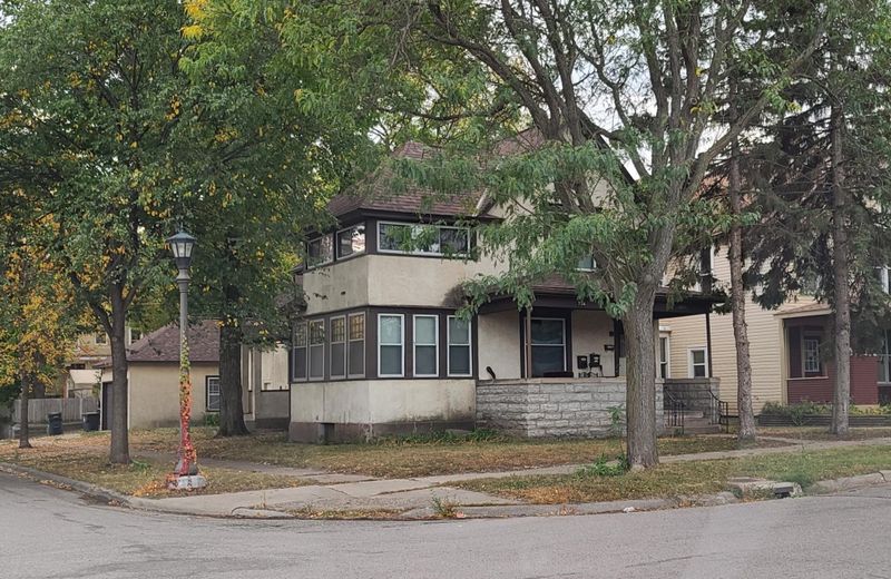 736 Geranium Ave E, Saint Paul, MN 55106