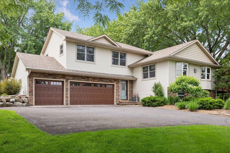 8841 Lake Jane Trl N, Lake Elmo, MN 55042
