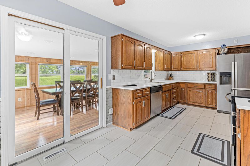 1705 Rose Pl, Roseville, MN 55113