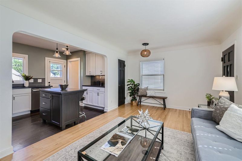 1396 Asbury St, Saint Paul, MN 55108