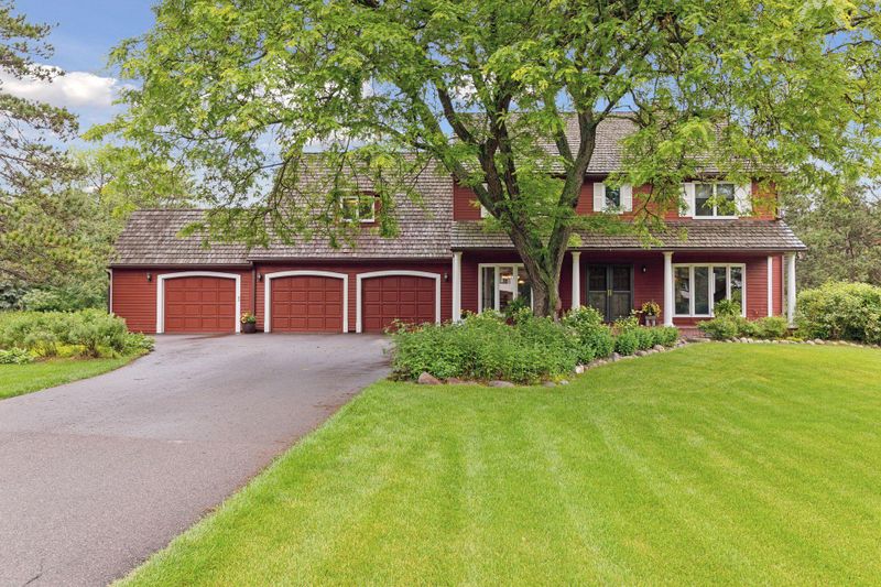 24 Meadowlark Ln, North Oaks, MN 55127