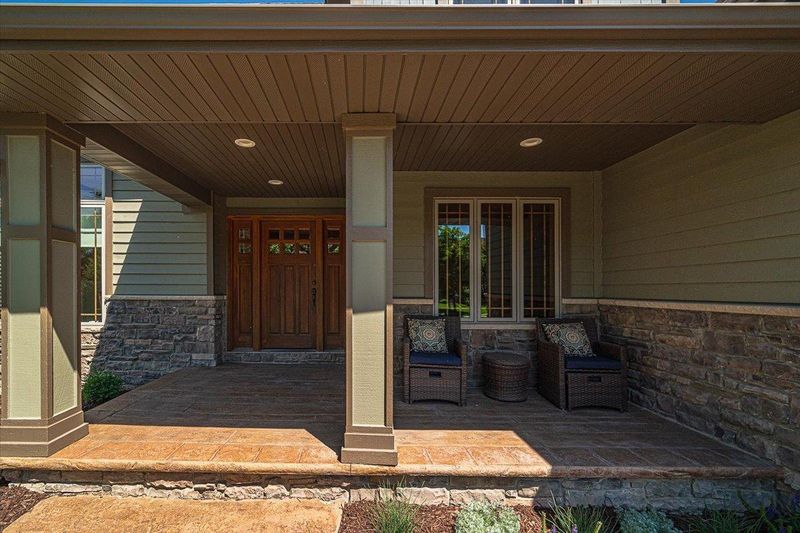 1362 Romeo Ct, Chaska, MN 55318