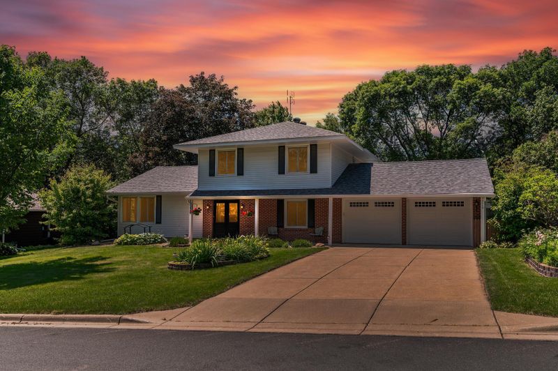 13220 Pine Ridge Rd, Burnsville, MN 55337