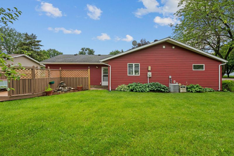 412 9th Ave NW, Waseca, MN 56093