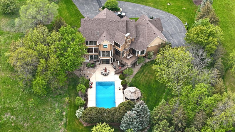 1520 W Farm Rd, Chaska, MN 55318
