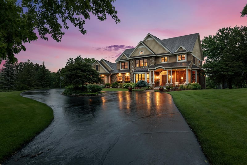 1520 W Farm Rd, Chaska, MN 55318