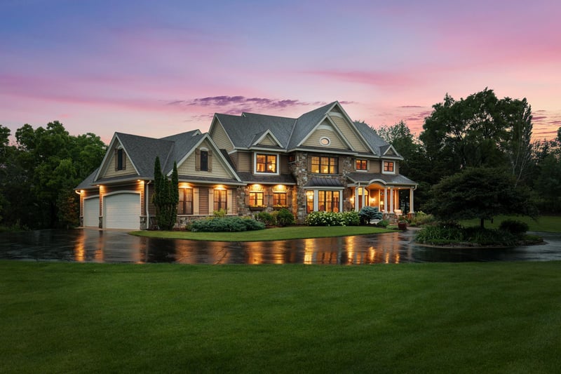 1520 W Farm Rd, Chaska, MN 55318