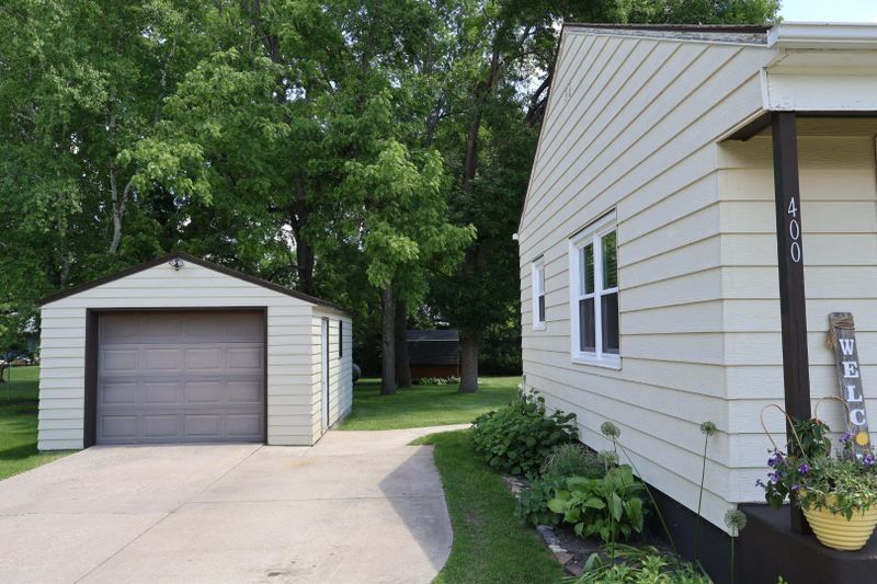 400 1st St E, Chokio, MN 56221