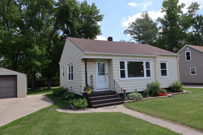 400 1st St E, Chokio, MN 56221