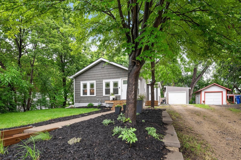992 Manvel St, Saint Paul, MN 55114