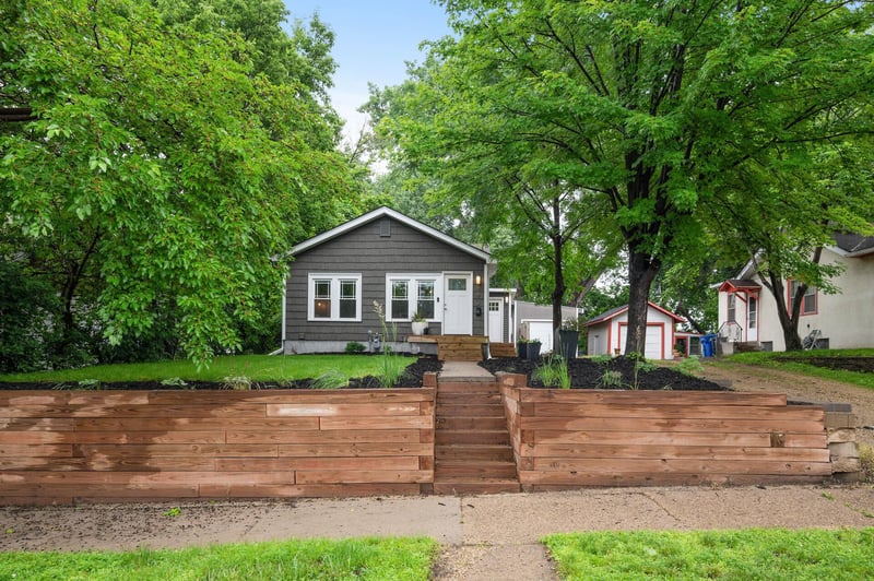 992 Manvel St, Saint Paul, MN 55114