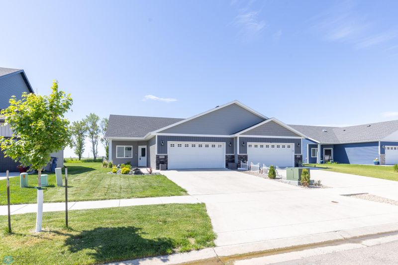 1841 46th Ave S, Moorhead, MN 56560