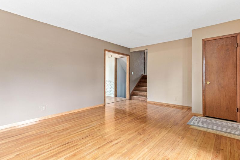124 Hayes Rd, Apple Valley, MN 55124