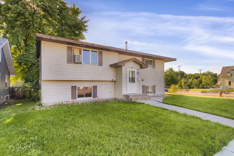 1204 Edgerton St, Saint Paul, MN 55130