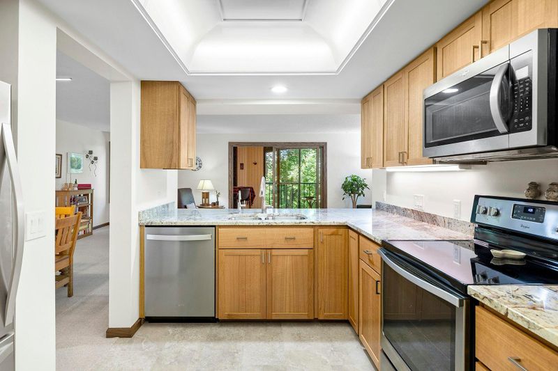 5601 Dewey Hill Rd #214, Minneapolis, MN 55439