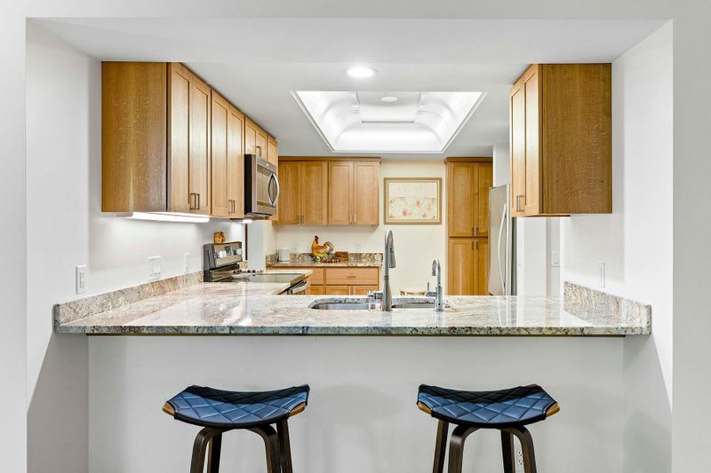 5601 Dewey Hill Rd #214, Minneapolis, MN 55439