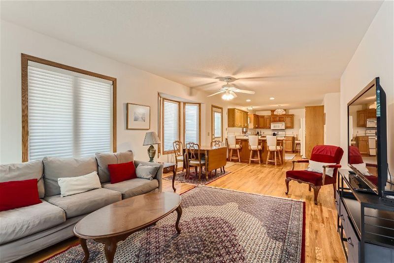 3326 37th Ave S, Minneapolis, MN 55406
