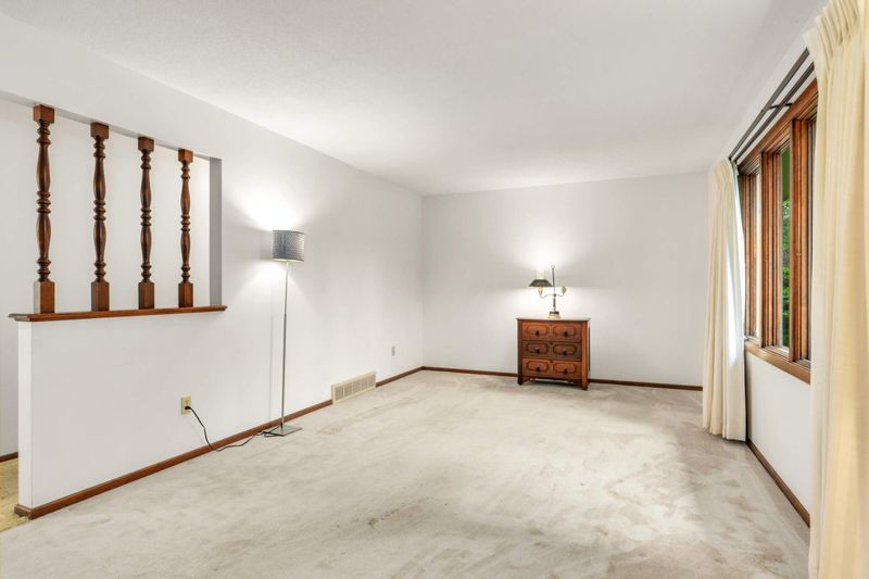 937 Swift St S, Shakopee, MN 55379